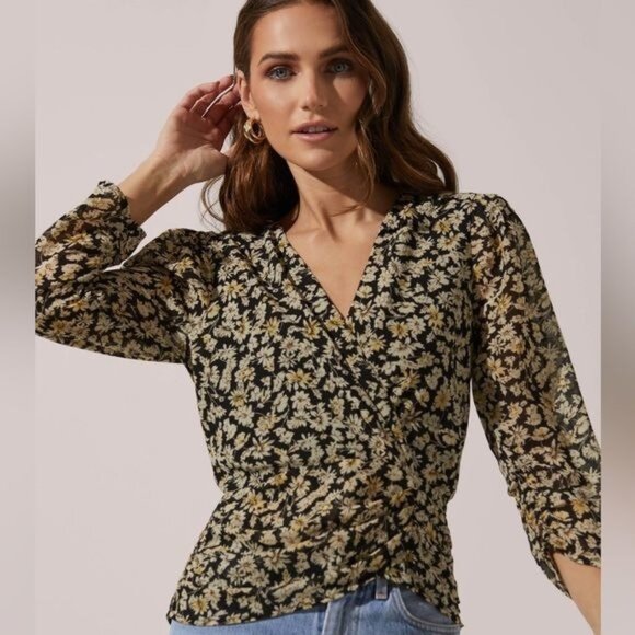 ASTR the Label Women’s Floral Wrap Front Top Size Small Black Yellow and White - Picture 1 of 11